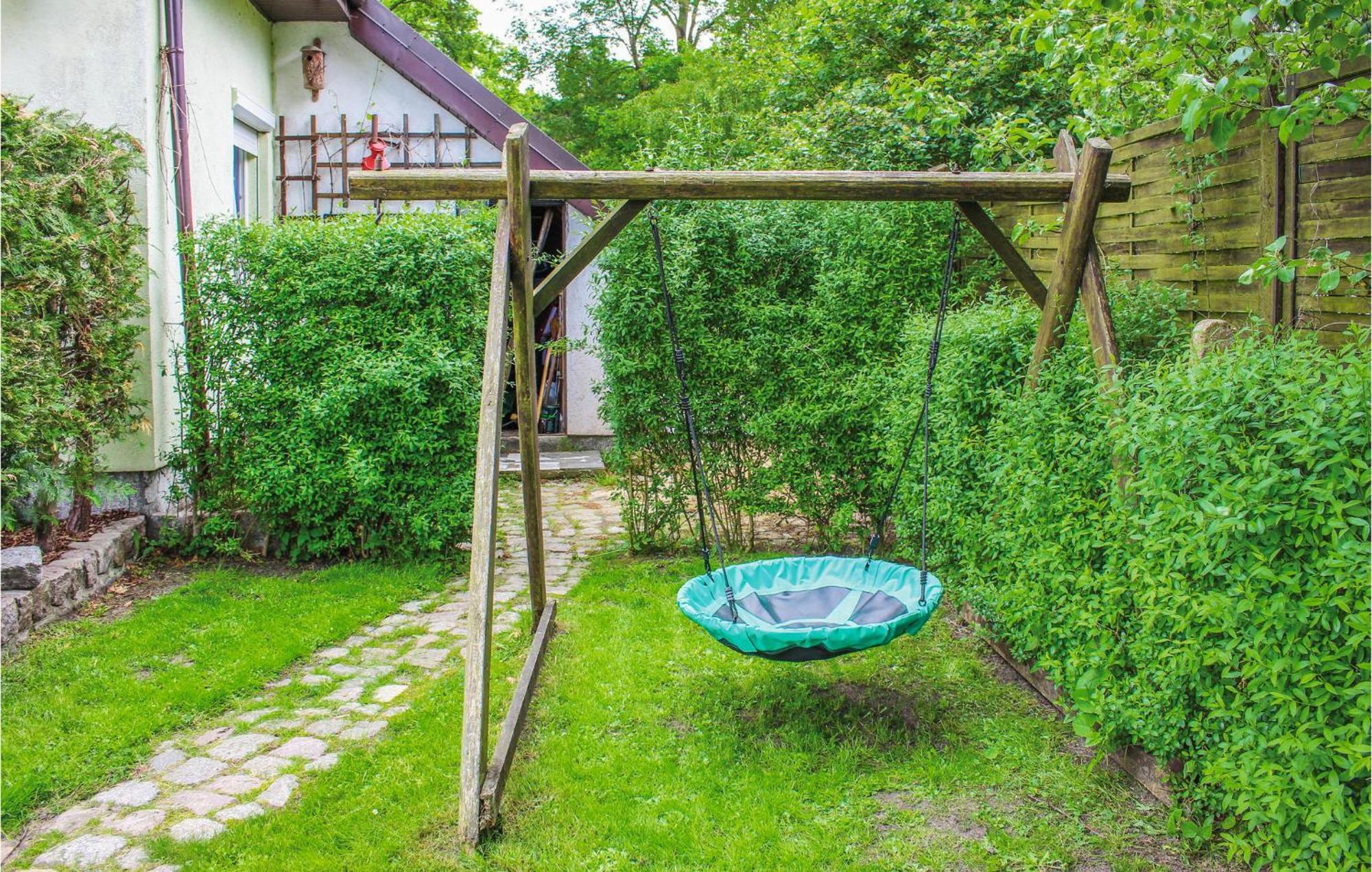 Gorgeous Home In Nowe Warpno With House Sea View Exterior foto