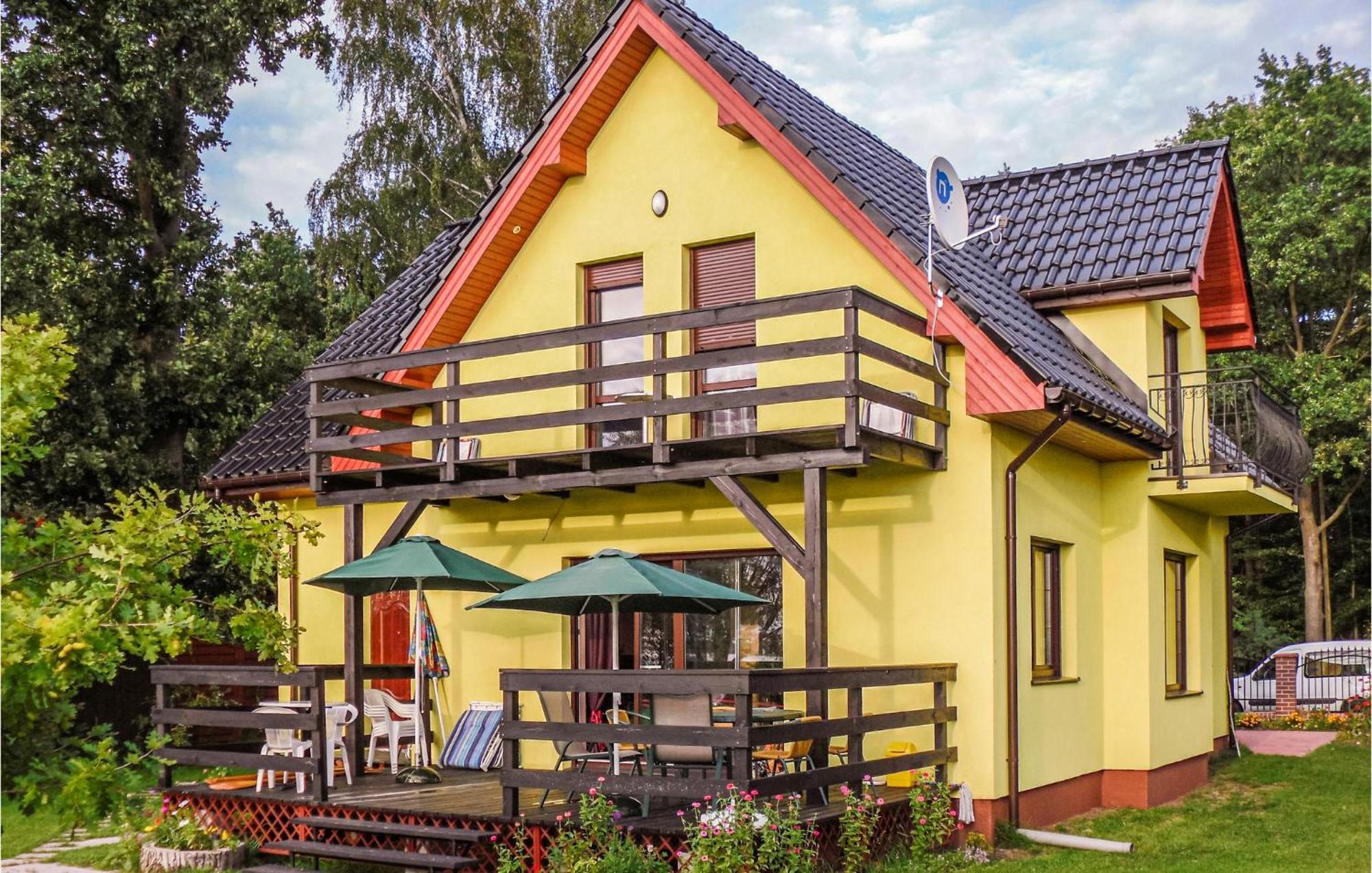 Gorgeous Home In Nowe Warpno With House Sea View Exterior foto